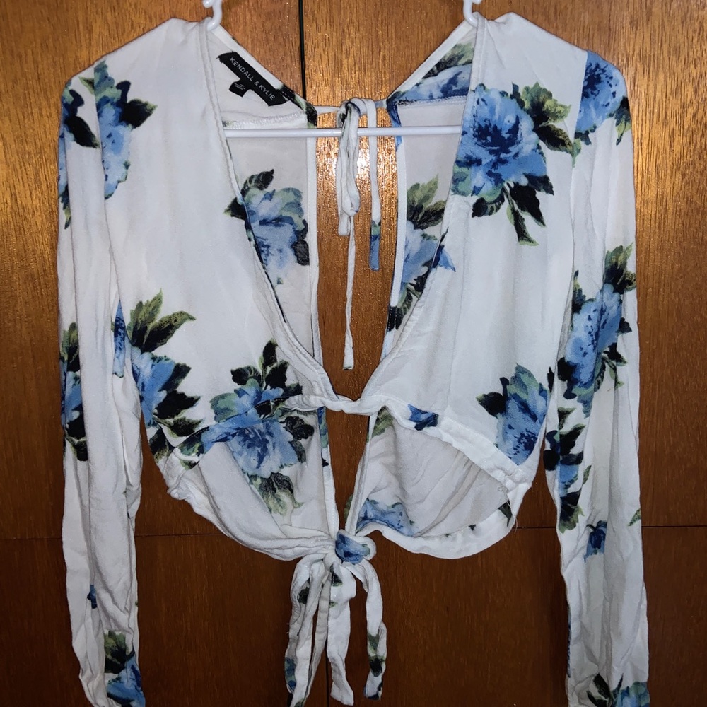 Floral long sleeve crop top. Size M. Lightly worn